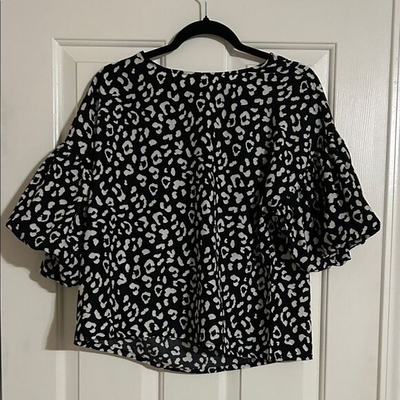 TCEC Tops - TCEC Black and White Animal Print Blouse. Puff Sleeves. EUC.  Large.
